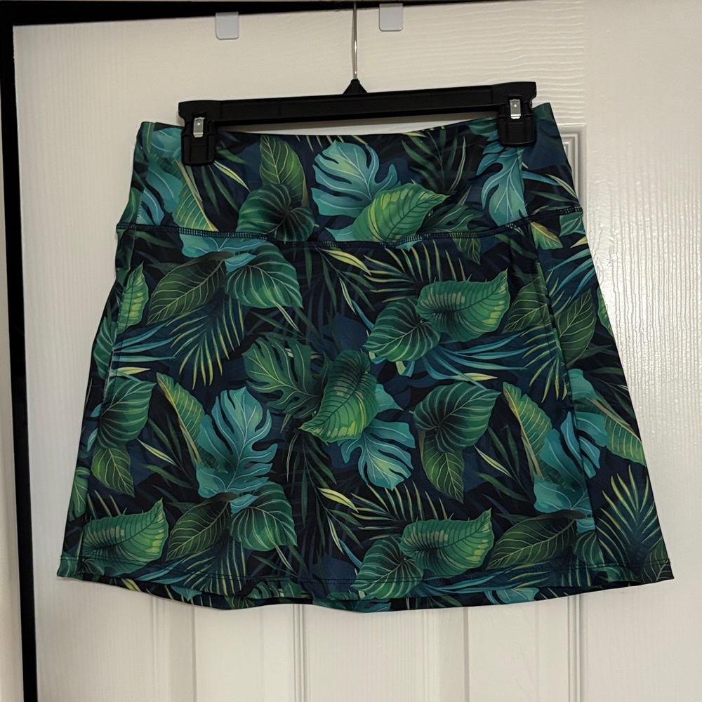 VOGO Athletica Green Leaf Print Mini Skirt